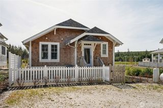 38 Hilltop Lane, Pacific Beach, WA 98571