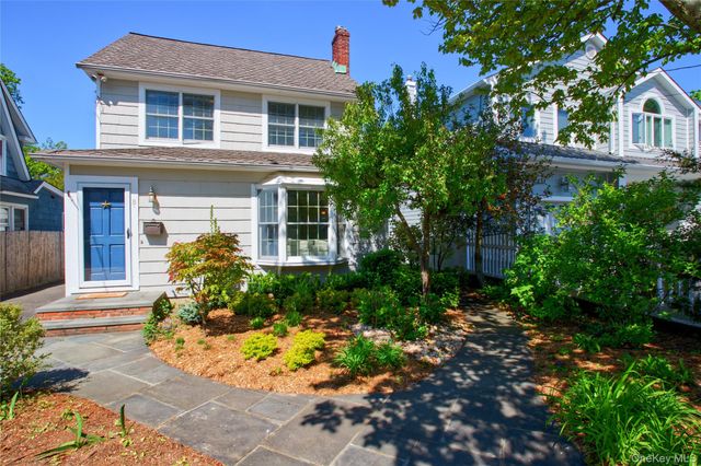 8 Revilo Road, Bayville, NY 11709