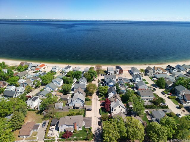 8 Revilo Road, Bayville, NY 11709