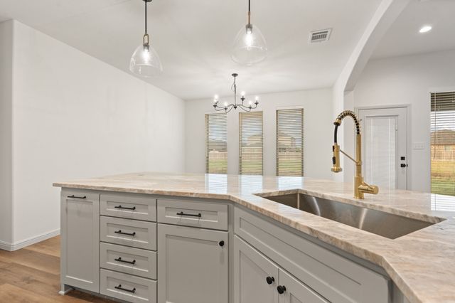 1707 Lakeway Drive, Cleburne, TX 76033