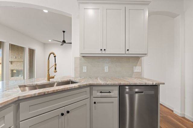 1707 Lakeway Drive, Cleburne, TX 76033