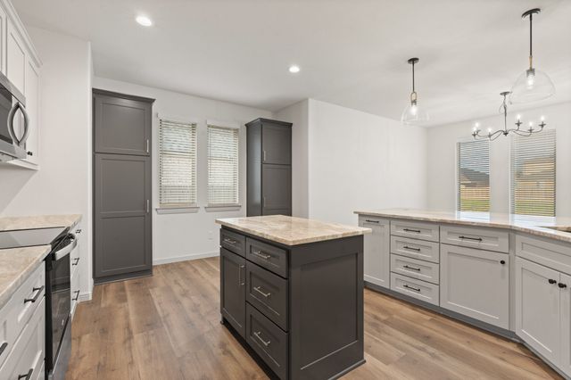 1707 Lakeway Drive, Cleburne, TX 76033