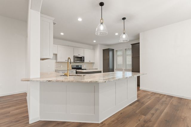 1707 Lakeway Drive, Cleburne, TX 76033