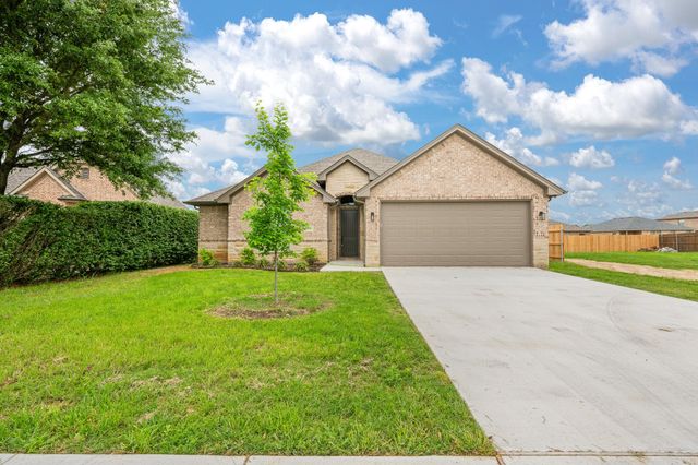 1707 Lakeway Drive, Cleburne, TX 76033