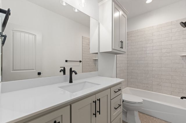 1707 Lakeway Drive, Cleburne, TX 76033