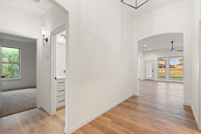 1707 Lakeway Drive, Cleburne, TX 76033