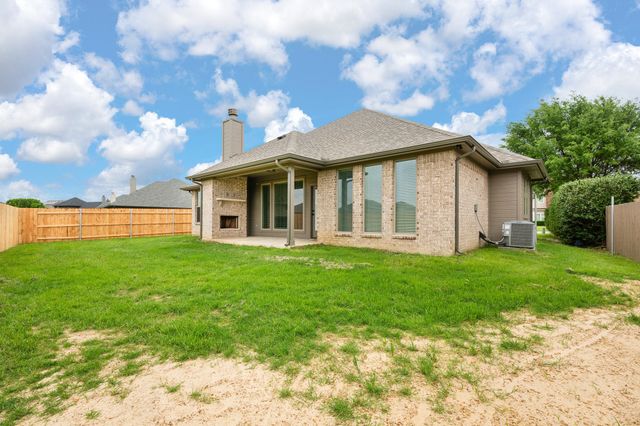 1707 Lakeway Drive, Cleburne, TX 76033