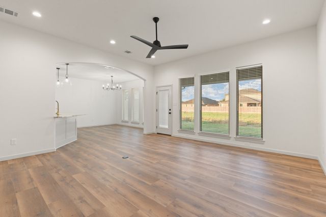 1707 Lakeway Drive, Cleburne, TX 76033