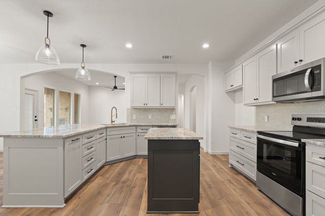 1707 Lakeway Drive, Cleburne, TX 76033