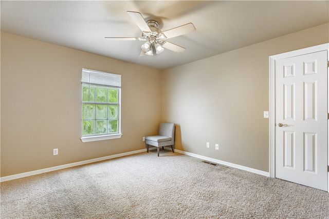 56 S Woodsprings Drive, Fayetteville, AR 72701