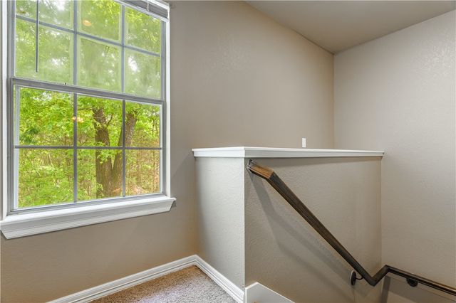 56 S Woodsprings Drive, Fayetteville, AR 72701