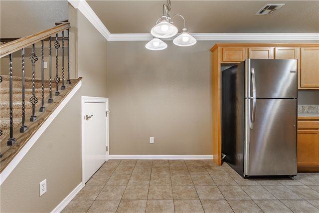 56 S Woodsprings Drive, Fayetteville, AR 72701