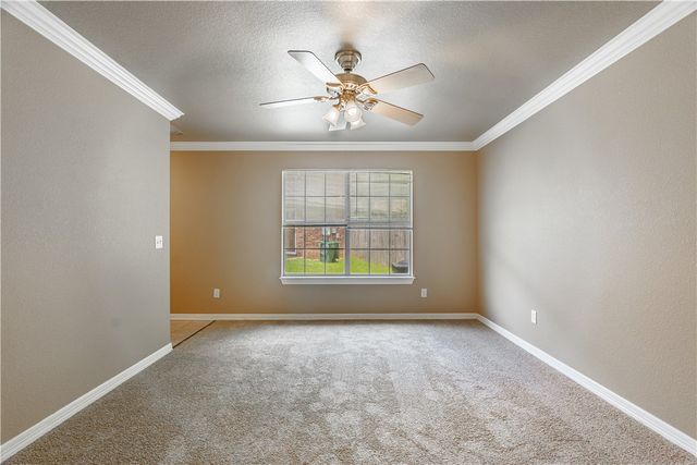 56 S Woodsprings Drive, Fayetteville, AR 72701