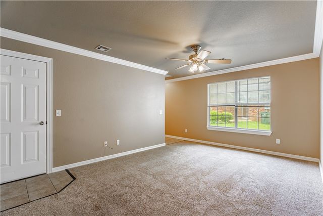 56 S Woodsprings Drive, Fayetteville, AR 72701