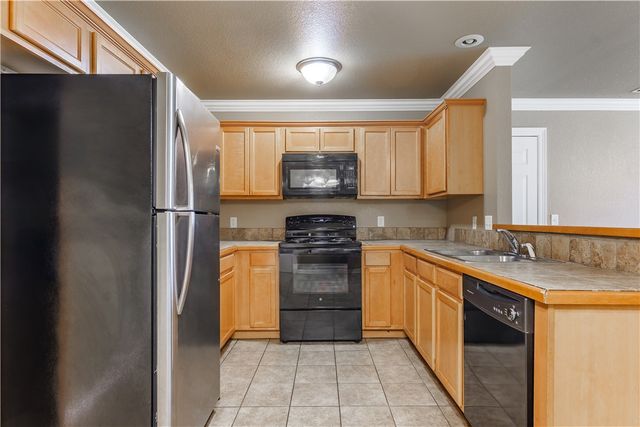 56 S Woodsprings Drive, Fayetteville, AR 72701