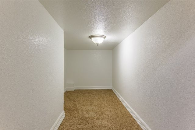 56 S Woodsprings Drive, Fayetteville, AR 72701