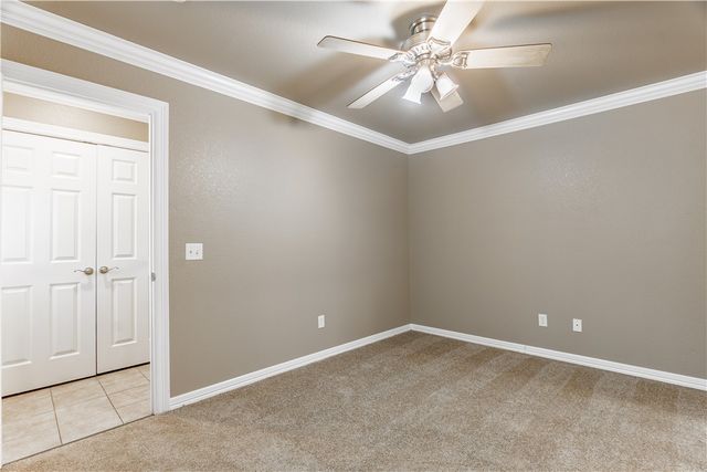56 S Woodsprings Drive, Fayetteville, AR 72701