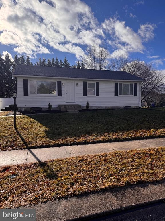 39 ELK DR, Hanover, PA 17331