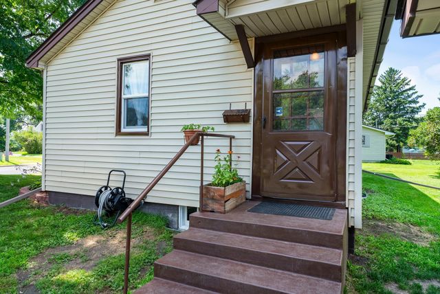 326 4th Avenue NE, Cambridge, MN 55008