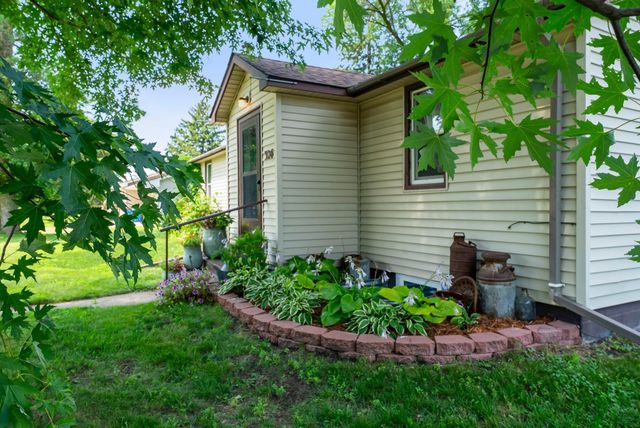 326 4th Avenue NE, Cambridge, MN 55008