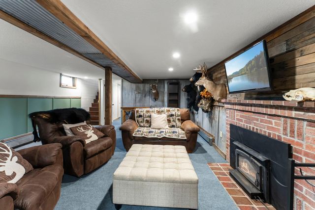 326 4th Avenue NE, Cambridge, MN 55008