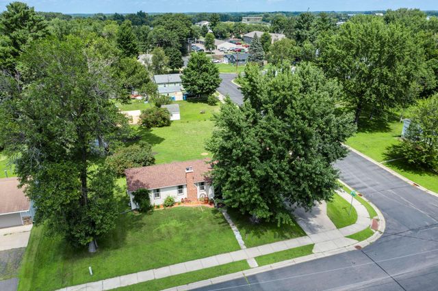 326 4th Avenue NE, Cambridge, MN 55008