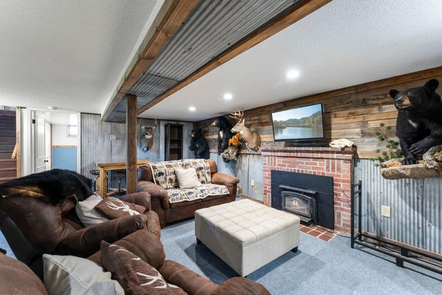326 4th Avenue NE, Cambridge, MN 55008