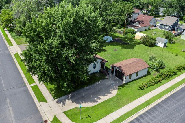 326 4th Avenue NE, Cambridge, MN 55008