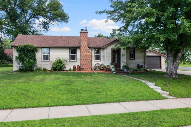 326 4th Avenue NE, Cambridge, MN 55008
