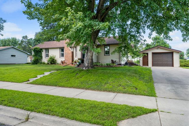 326 4th Avenue NE, Cambridge, MN 55008