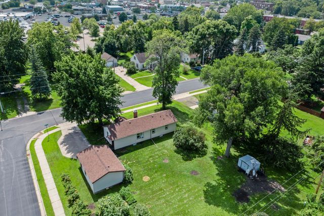 326 4th Avenue NE, Cambridge, MN 55008