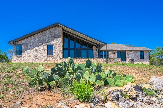 160 Mountain Way Drive, Kerrville, TX 78028