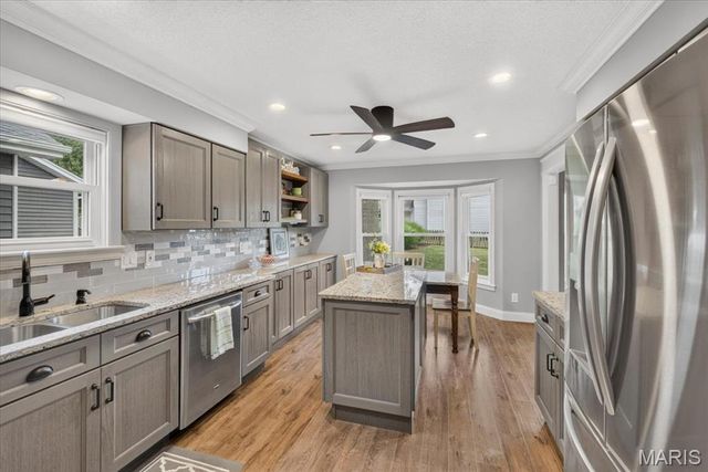 525 Country Manor Drive, St Peters, MO 63376