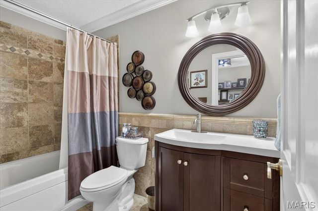 525 Country Manor Drive, St Peters, MO 63376