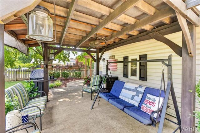 525 Country Manor Drive, St Peters, MO 63376