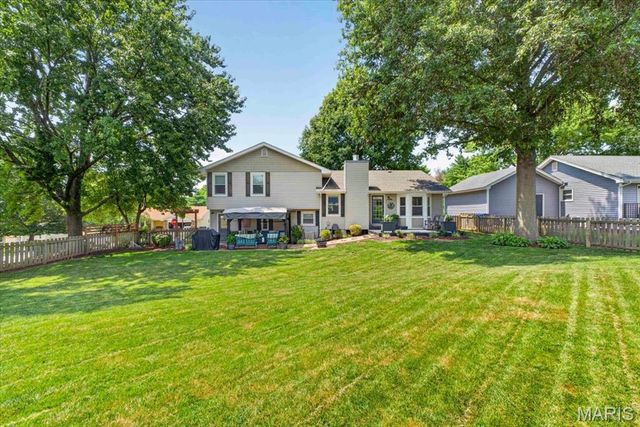 525 Country Manor Drive, St Peters, MO 63376