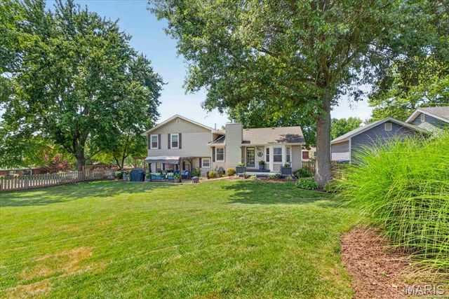 525 Country Manor Drive, St Peters, MO 63376
