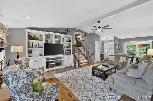 525 Country Manor Drive, St Peters, MO 63376