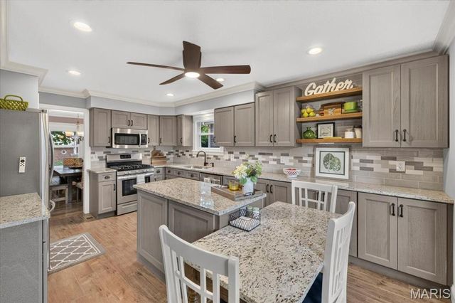 525 Country Manor Drive, St Peters, MO 63376