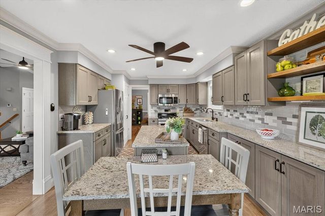 525 Country Manor Drive, St Peters, MO 63376