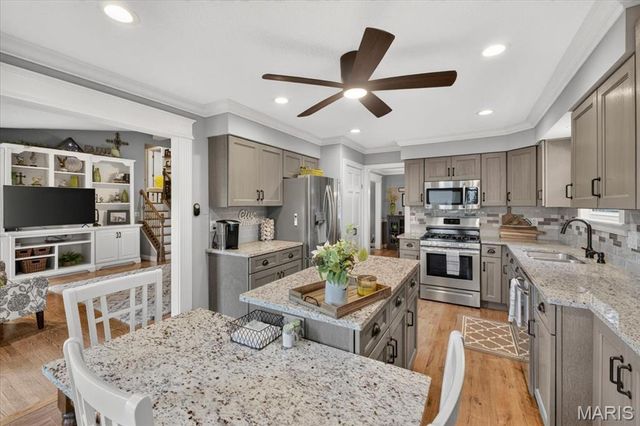 525 Country Manor Drive, St Peters, MO 63376