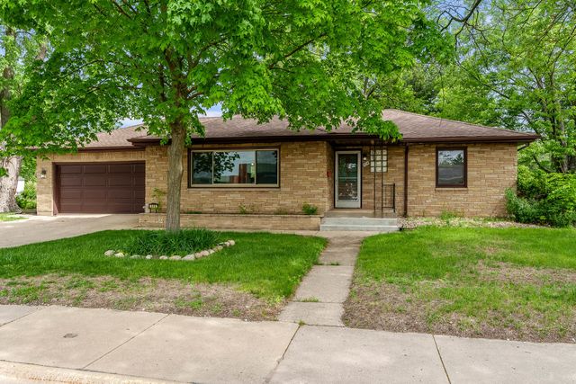 526 E RIVERSIDE Boulevard, Loves Park, IL 61111