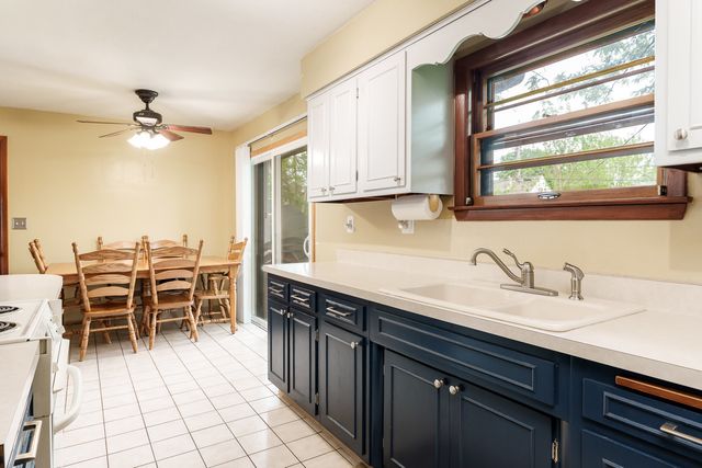 526 E RIVERSIDE Boulevard, Loves Park, IL 61111