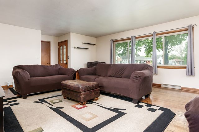 526 E RIVERSIDE Boulevard, Loves Park, IL 61111