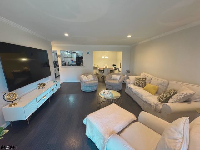 806 Eves Dr 2H, Hillsborough Twp., NJ 08844