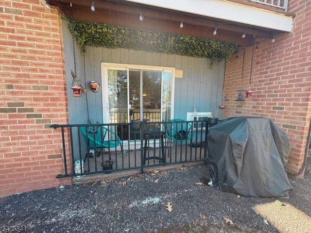 806 Eves Dr 2H, Hillsborough Twp., NJ 08844