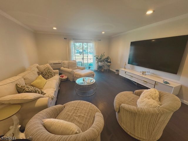 806 Eves Dr 2H, Hillsborough Twp., NJ 08844