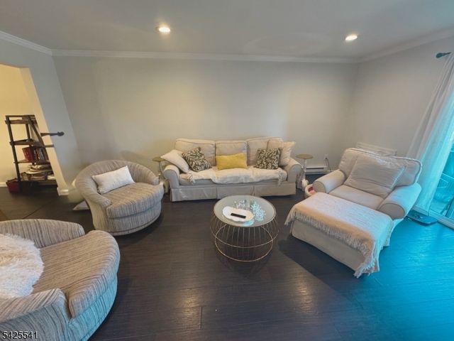 806 Eves Dr 2H, Hillsborough Twp., NJ 08844
