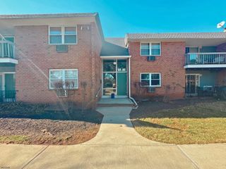 806 Eves Dr 2H, Hillsborough Twp., NJ 08844