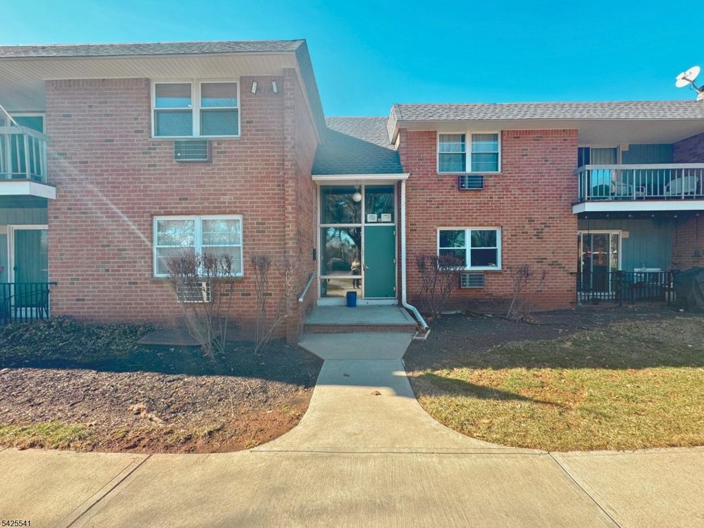 806 Eves Dr 2H, Hillsborough Twp., NJ 08844